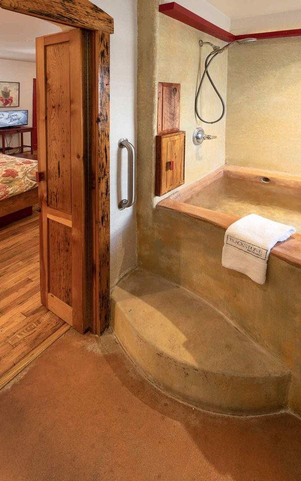 private hot spring bath in the Babaloo room, Blackstone Hotsprings