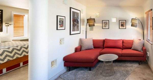 Seating area in the Superman room at Blackstone Hotsprings